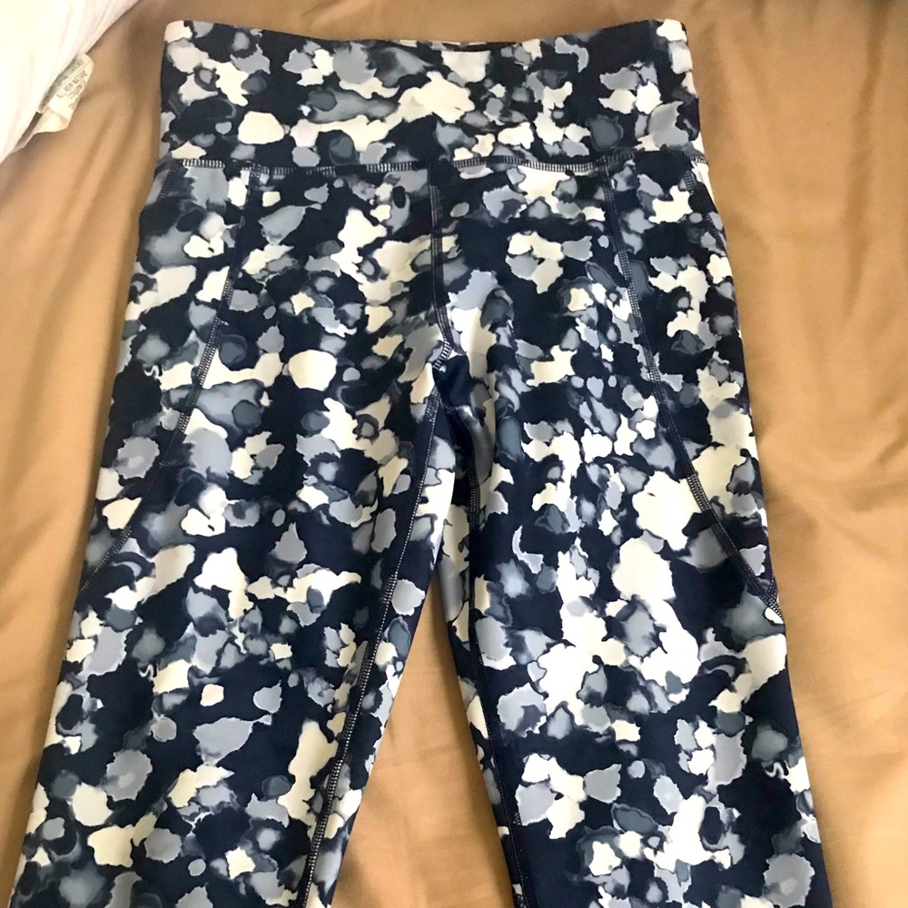 Old navy workout leggings. Color pattern. XL. Full length.